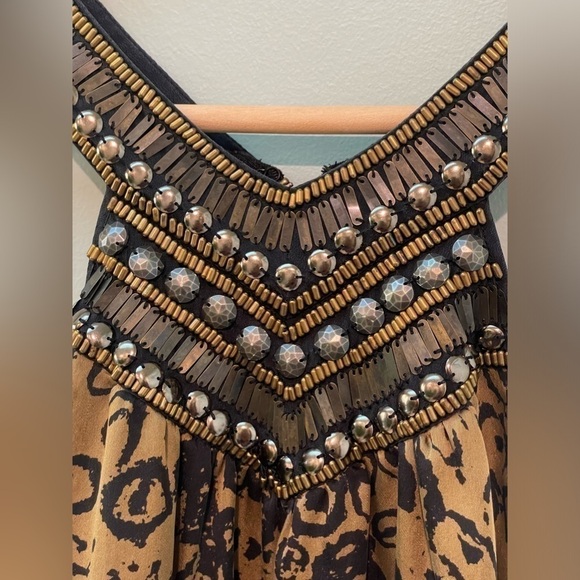 Bebe 100% silk sleeveless blouse Statement Piece Neckline in excellent condition - Picture 6 of 8